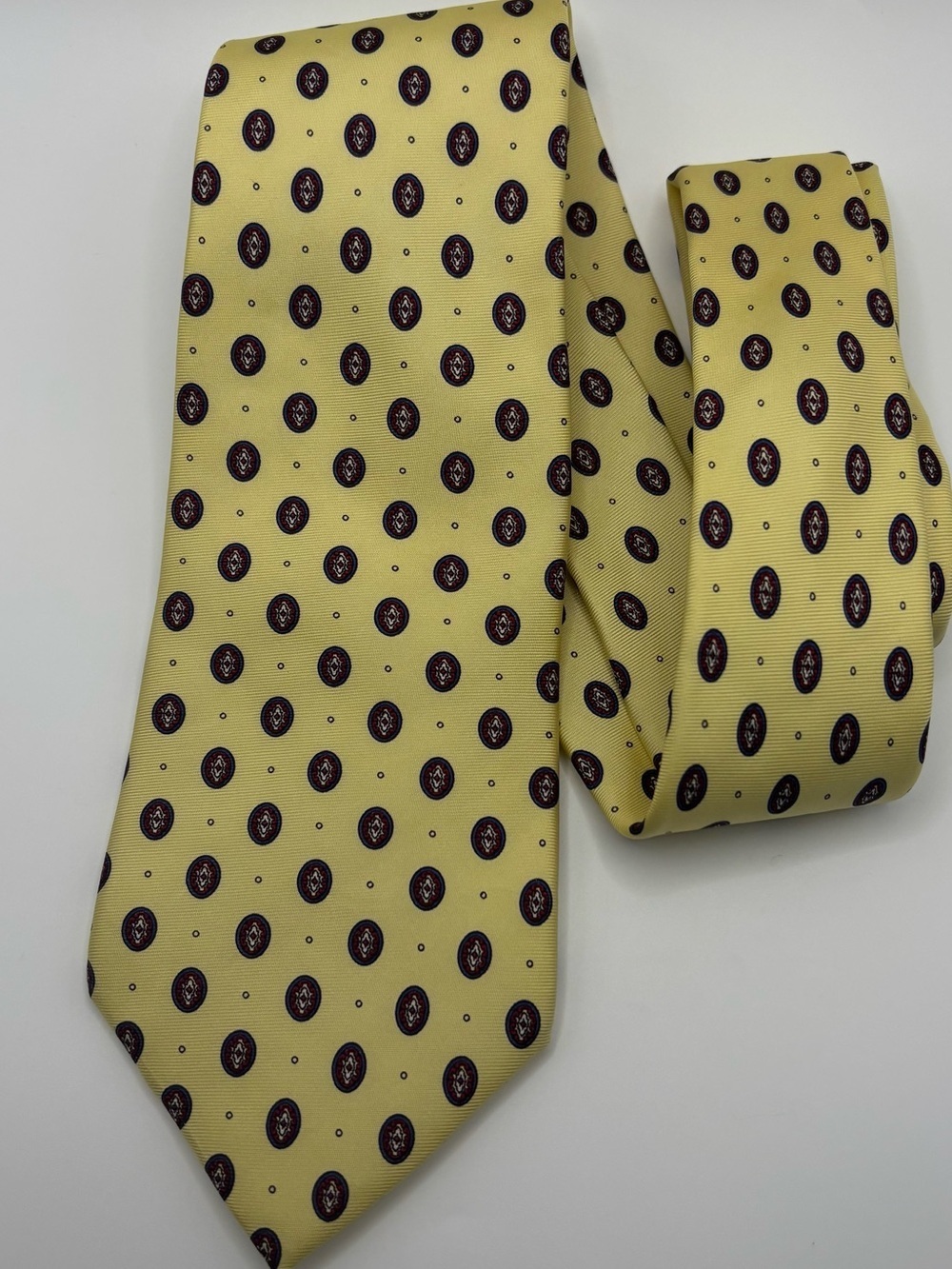 Vintage Christian Dior butter yellow geometric all silk tie made in USA.